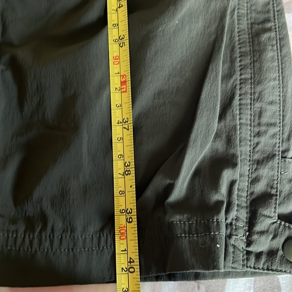 Women’s REI olive convertible hiking pants/shorts! - Picture 6 of 7